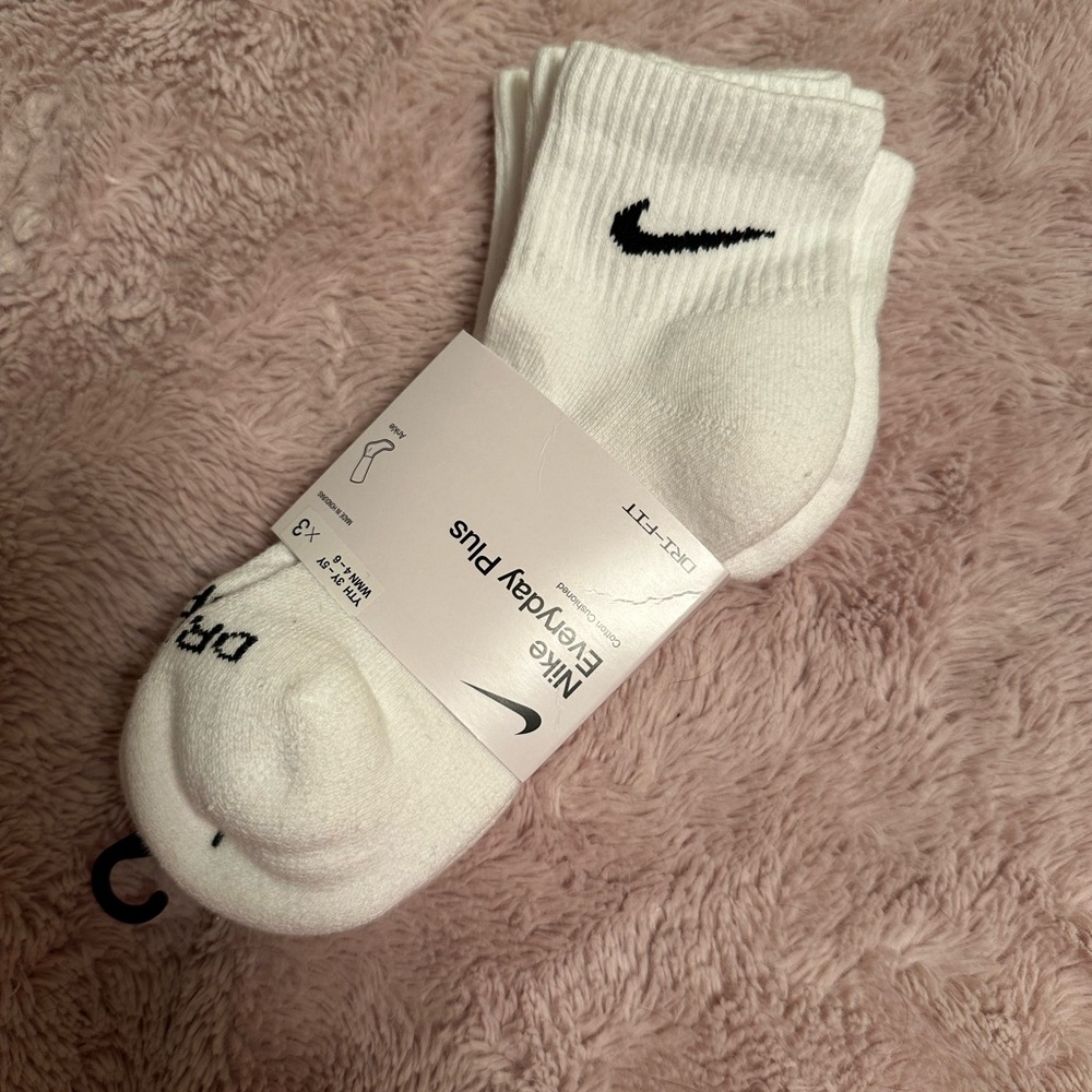 Women’s Nike Everyday Plus Ankle Socks 4-6